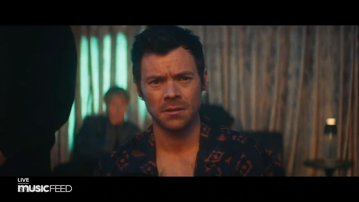 god this is actually the hottest thing ive ever seen look at him look at his face oh my god