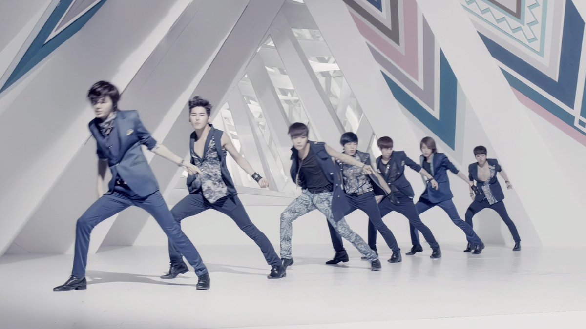 new kpop stans will never know how big this song was