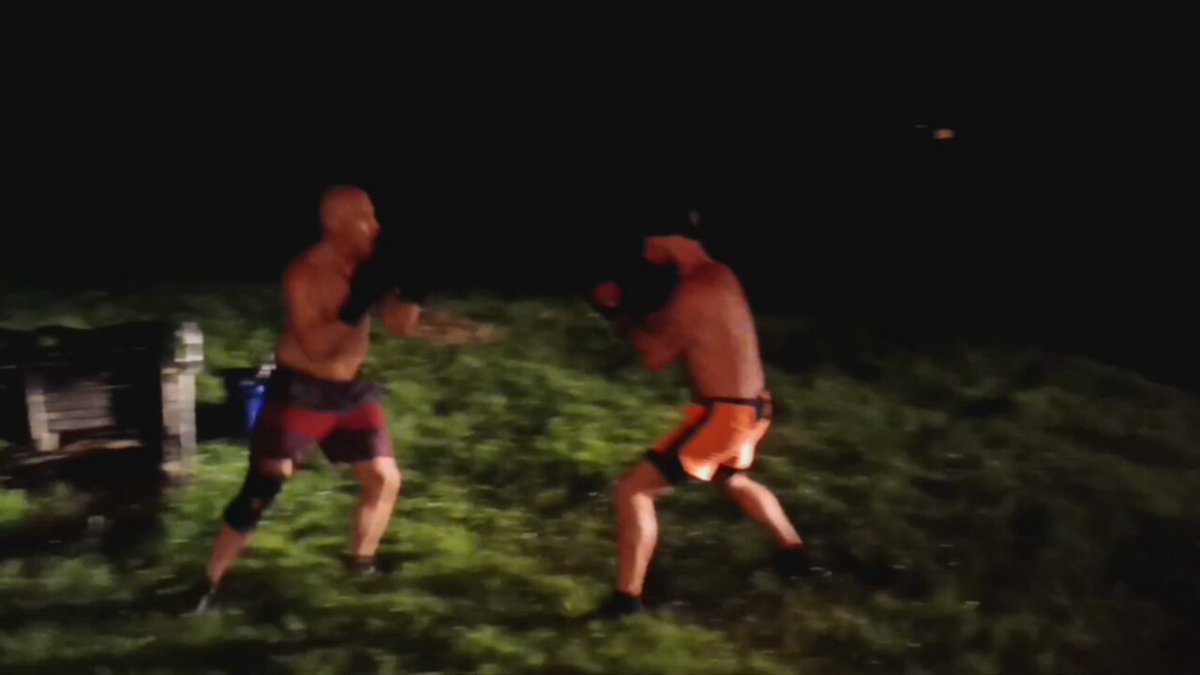 I thought Gypsy was going to WIN in the 1st round... He has almost half a foot on his opponent and looked like he outweighed him by 40lbs. This was not a "W" this was slop... I can Fight better in my backyard 👇