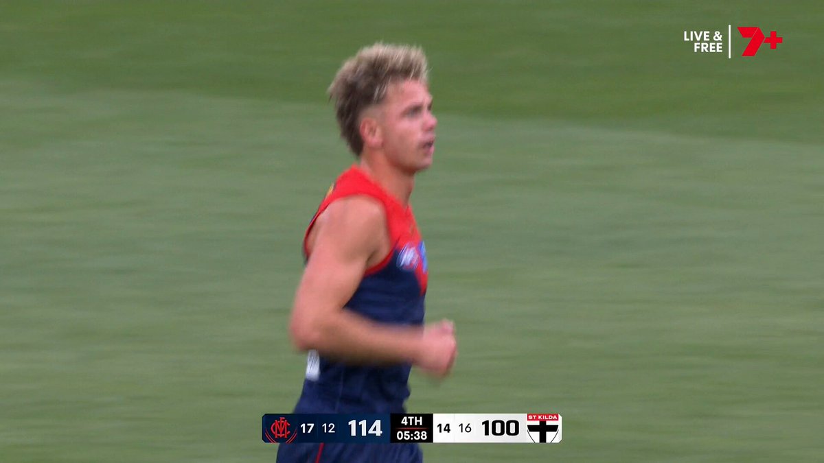 THE DEES HAVE AN ATMOSPHERE. #AFLDeesSaints