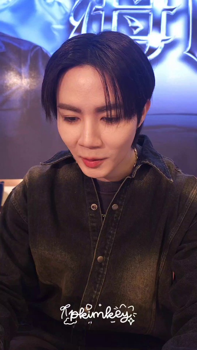 มาดูรีแอคคำตอบแต่ละอัน 5555555555 ใครจะไปชอบอันนี้กันคือ ข้อ ‘งอน’ นะ 🤣🤣🤣 บ้อกแบ้กไม่อยากโดนแฟนงอนคับบ! พีคสุดอันสุดท้าย พี่ตกใจอะไรคะเนี่ยย 🤭 #ZeeFansignInShanghai യ *◞ Z #ZeePruk ꒰ 📸 #PKZNNPhotos ꒱