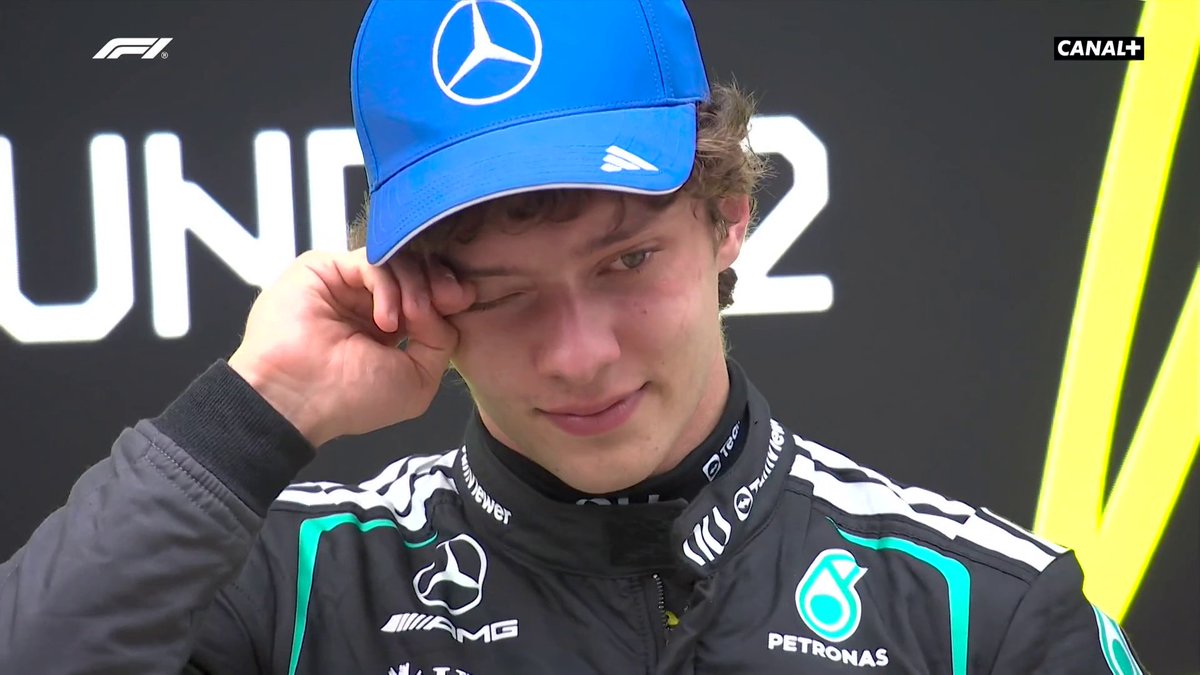 Quelle émotion de Kimi Antonelli 🥹 Le jeune italien laisse couler des larmes de joie au moment de l'interview 😍 #f1 #chinesegp