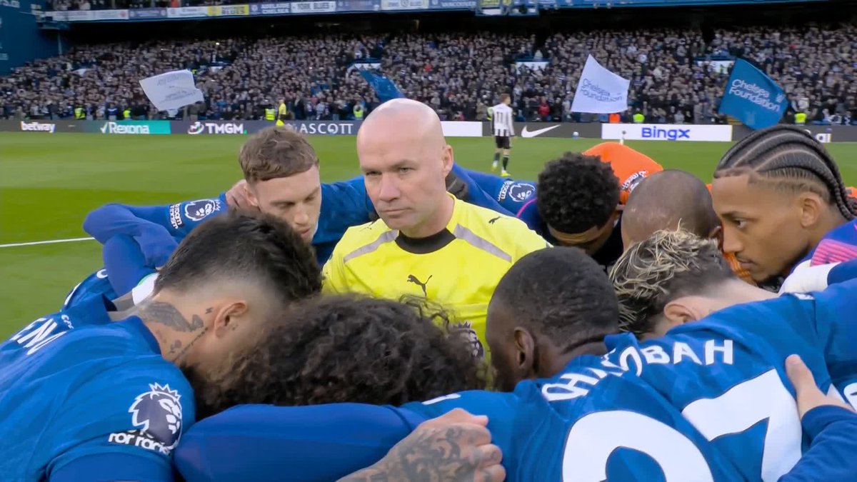 "The huddle doesn't reflect well on anyone at Chelsea" 😤 "These quirks of Liam Rosenior might be a weakness" 😳 The Sunday Supplement panel look at the bizarre moment of Chelsea's team huddle being crashed by Paul Tierney and describe it as 'immature' 💬