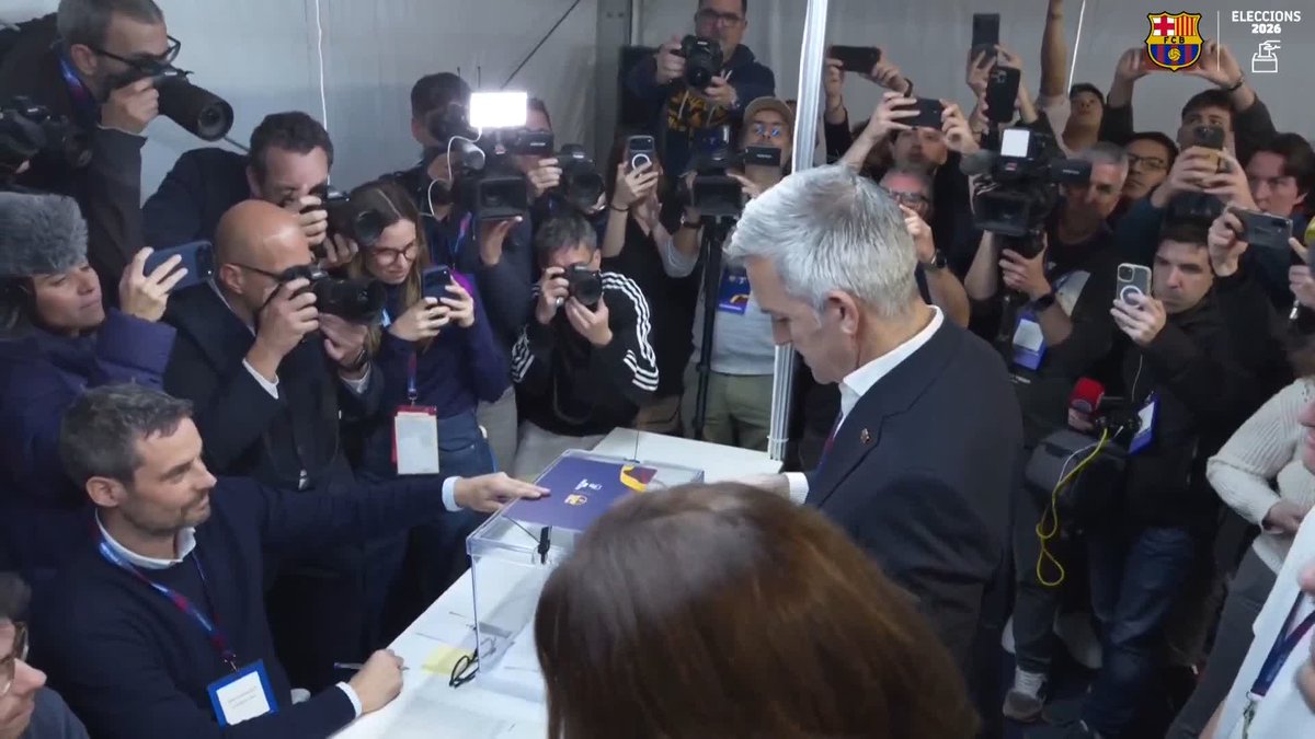ELECTIONS 2026 🗳️💙❤️ Candidate Víctor Font, member number 55.406, casts his vote at Spotify Camp Nou.