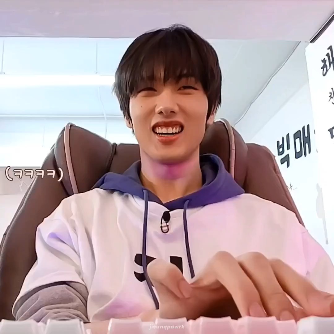 i totally get why haechan always wanted to play with jisung, if he was this cute and talkative while playing with me, i’d want him too tbh