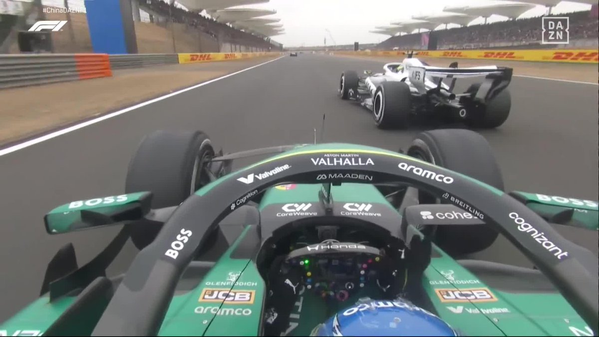¡HASTA LUEGO, CHECO! 👋 La reacción de Fernando Alonso cuando fue superado en la recta por Pérez ante el tremendo diferencial de velocidad #ChinaDAZNF1 🇨🇳