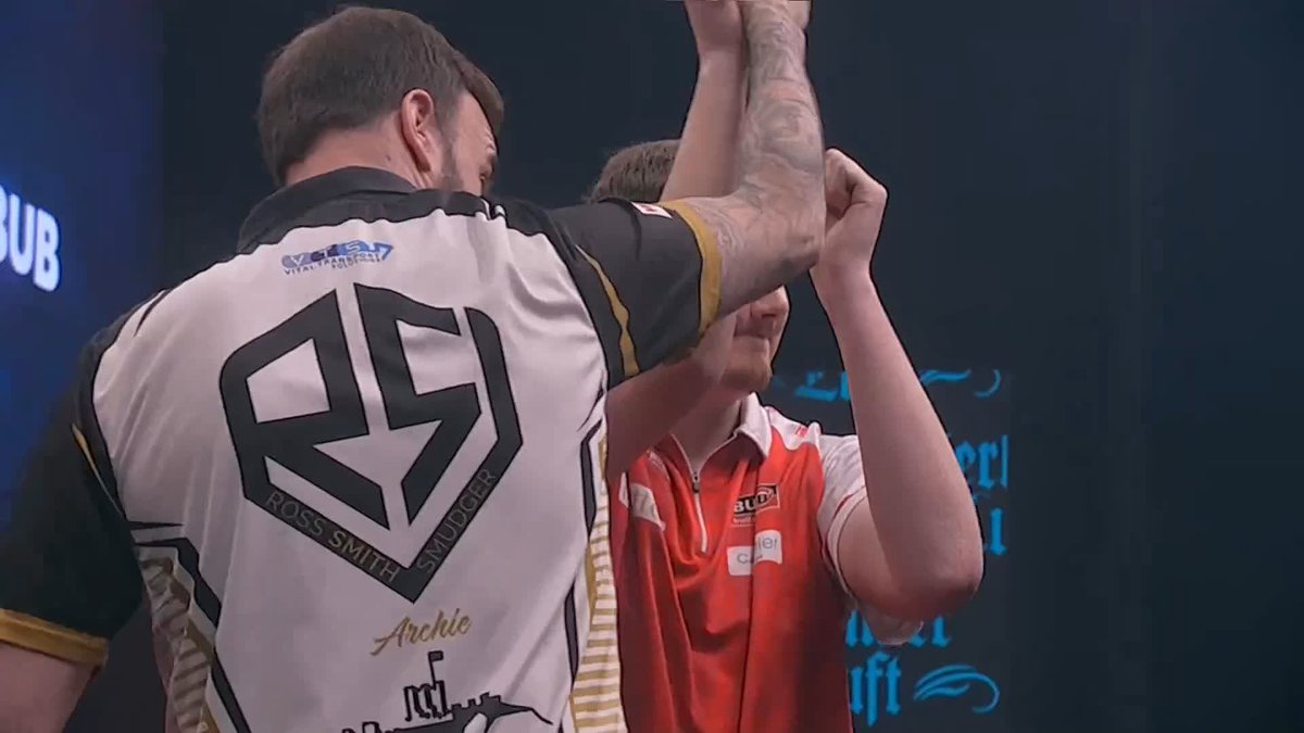 SPRINGER PRESERVES HOME HOPES! 🇩🇪 Niko Springer has done it again! The German star edges past former European Champion Ross Smith in his third last-leg decider of the weekend to book his place in the quarter-finals! 📺 #ET2 | R3