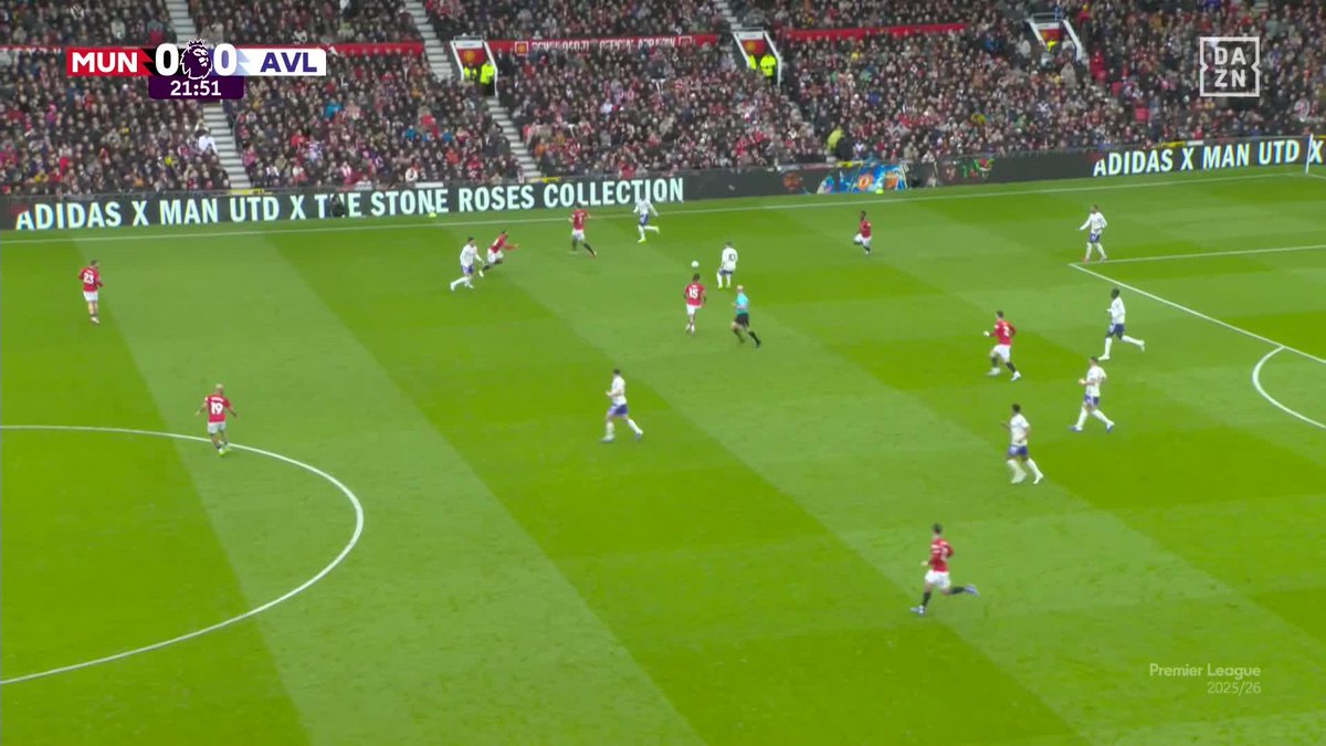 🧤 ¡𝗘𝗦 𝗟𝗔𝗥𝗚𝗨𝗜𝗦𝗜𝗠𝗢! Paradón del Dibu Martínez para evitar el gol del United. #PremierLeagueEnDAZN 🏴󠁧󠁢󠁥󠁮󠁧󠁿⚽