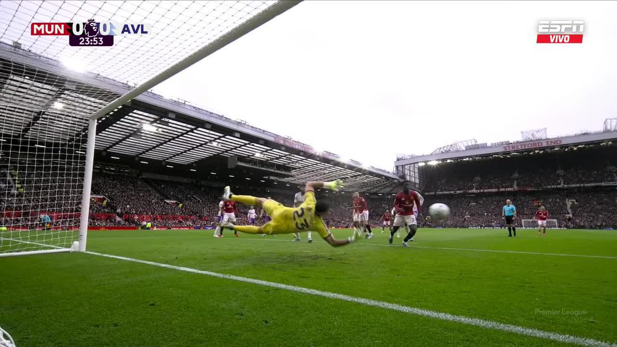 🧤🤯 TREMENDA ATAJADA DEL DIBU MARTÍNEZ EN OLD TRAFFORD.