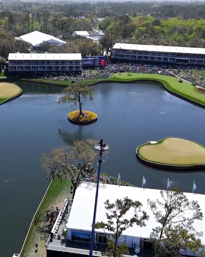 Working a shift from 125 feet(!!) in the air 😳 A unique view from one of the coolest jobs in golf.