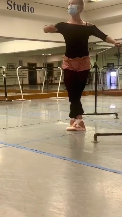 ‘The Pitt’ star Katherine LaNasa is proudly standing up for ballet 🩰 After Timothée Chalamet’s viral comments sparked debate online, the 59-year-old actress shared video footage of herself back at the barre. “Training videos of me in my 50s getting back on point after decades off to do a little dancing [for] Truth Be Told,” she wrote. “Ballet is the genesis of all my artistry. It saved my life… LONG LIVE BALLET! 💪🏻🤍🩰” 📽️: katherinelanasa