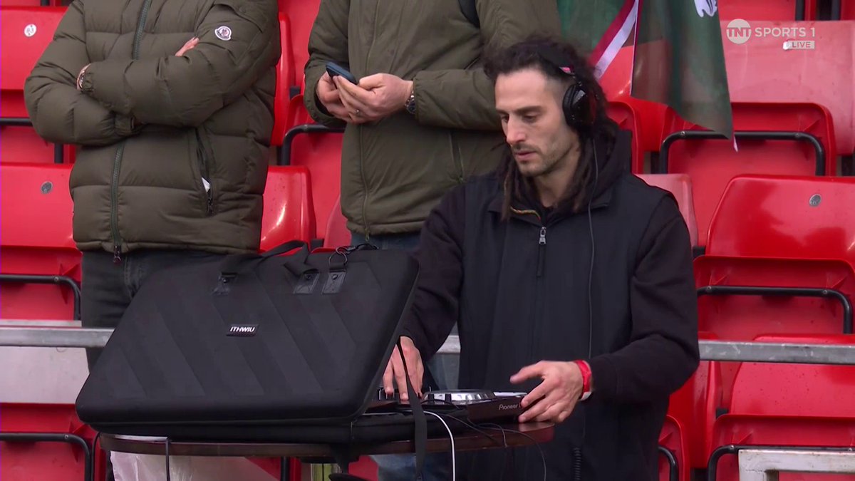 Is that? Surely not? Yes, that is former Wales flanker Josh Navidi on the decks ahead of today's PREM Cup Final 😅 📺 TNT Sports & discovery+ UK