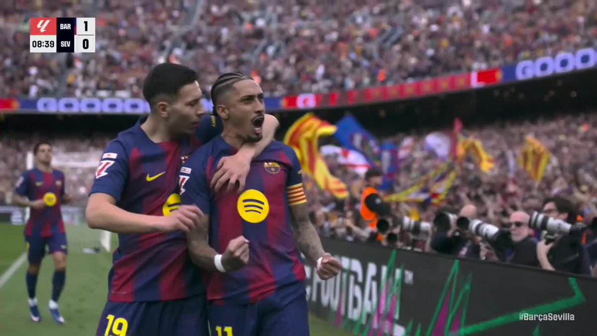 Raphinha with a cheeky penalty to start the scoring for Barcelona 🔥