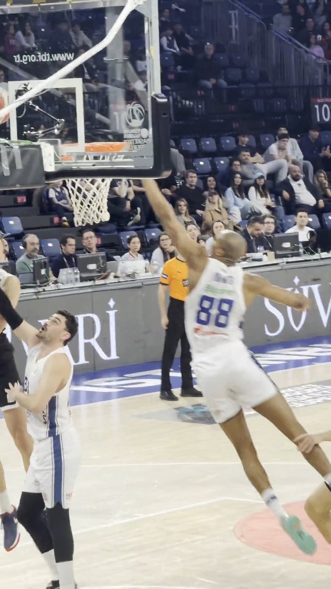 🏀 Ante Zizic, pota altından sayılarına devam ediyor! #beINSPORTS #TSBSL