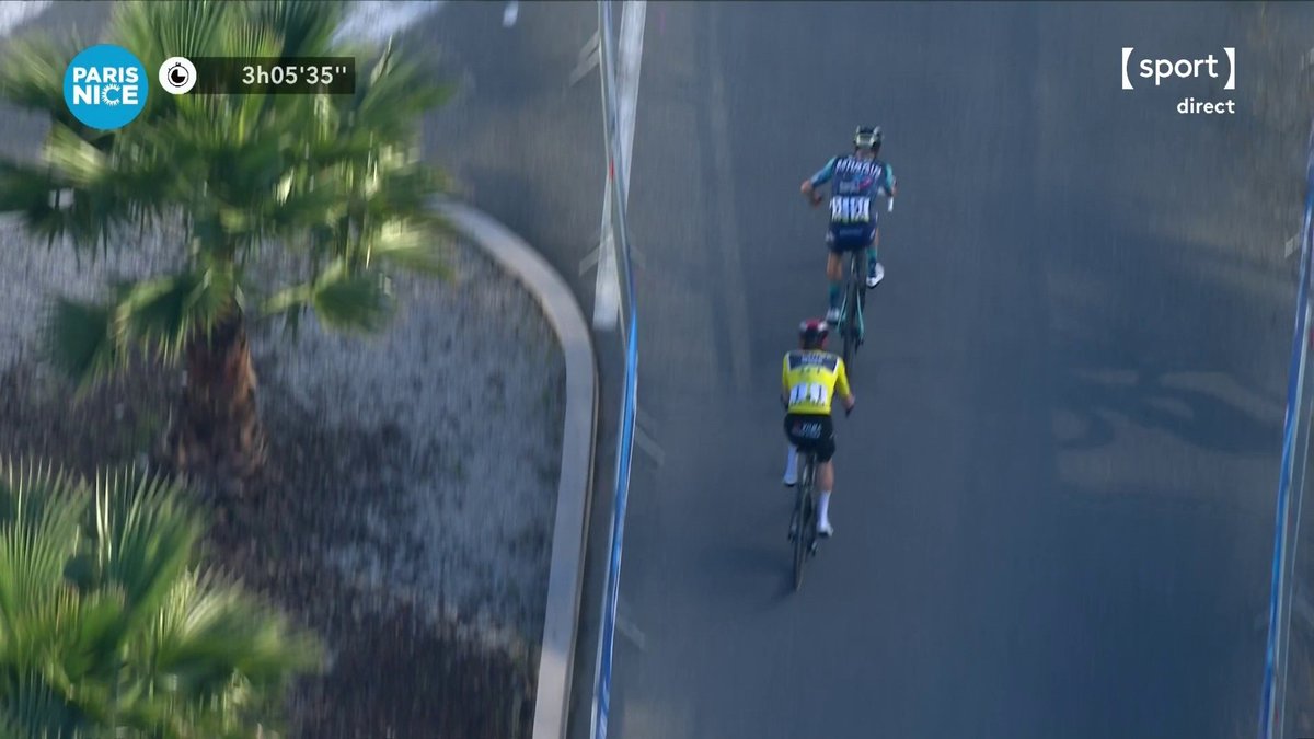🚴 #ParisNice | 🚨 LENNY MARTINEZ LÈVE LES BRAS SUR LA DERNIÈRE ÉTAPE DE PARIS-NICE ! 🇫🇷 Le Français s'impose au sprint devant Jonas Vingegaard, qui remporte l'épreuve pour la première fois ! 📺 Suivez le direct :