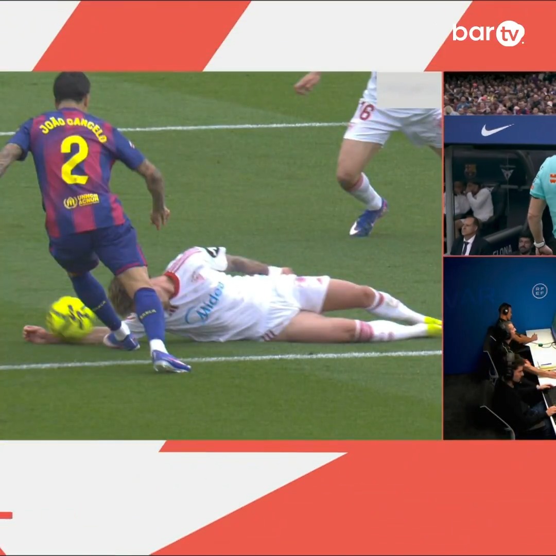 🔍 El penalti a favor del FC Barcelona por manos de Carmona #TodoPasaEnTuBar