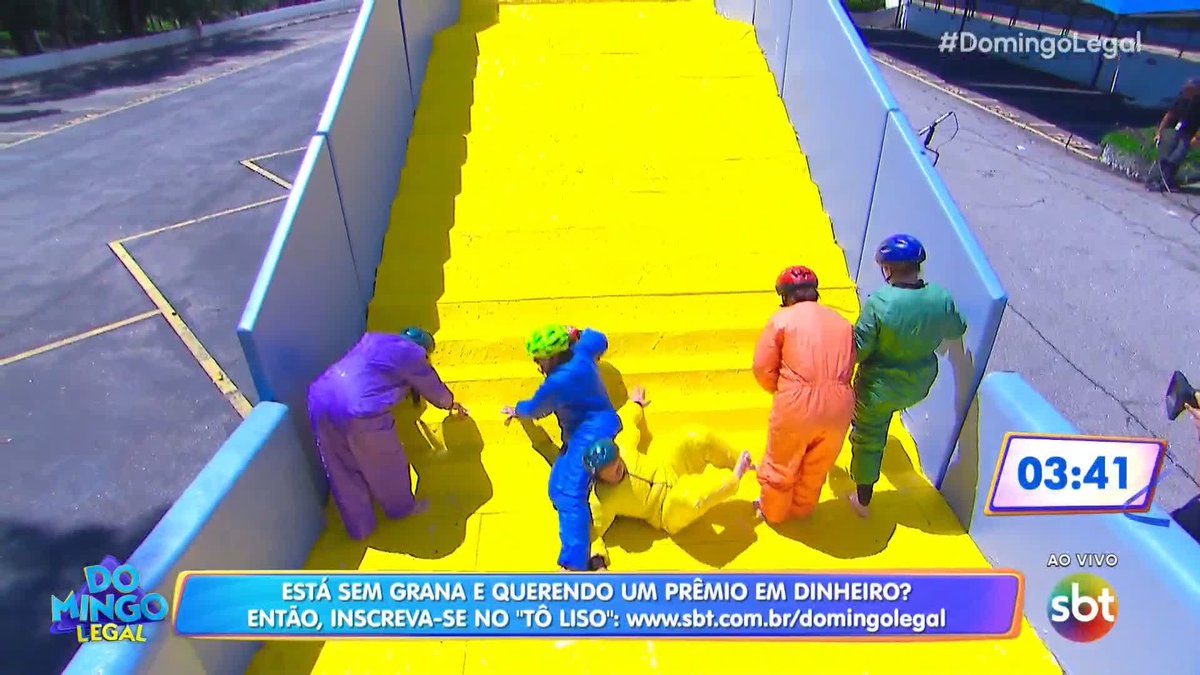 #DomingoLegal estreia #TôLiso e conquista público! O novo quadro mistura uma escada escorregaria e as raízes da Gincana do Silvio Santos. 🎥 Confira:
