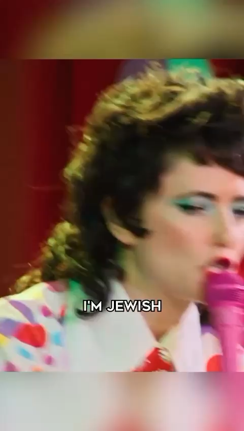 The only funny part about this bit is that not only Jews were offended; so were Free Palestine supporters. Jews were offended to be thrown under the bus as “uncool” for having a connection to a country where half of us live. And for the use of harmful stereotypes at a time when our synagogues are under attack. Meanwhile, Free Palestine supporters said in the comments that Sarah is making light of Palestinians’ suffering to make herself look good. The real punchline here? Her.