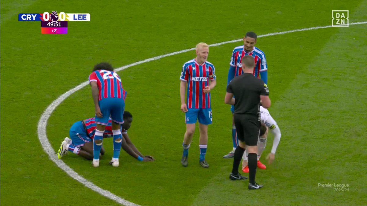 Ismaïla Sarr, nuevo ÁRBITRO ASISTENTE de la Premier League🫣 Tuvo que recordar al colegiado que Gudmundsson YA HABÍA VISTO AMARILLA Y TENÍA QUE EXPULSARLE. SURREALISTA😳 #PremierLeagueEnDAZN 🏴󠁧󠁢󠁥󠁮󠁧󠁿