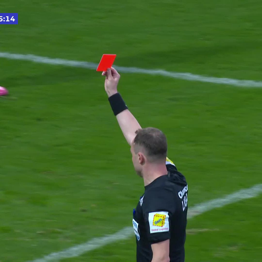 Brankář Bohemky Tomáš Frühwald dostal za zákrok na Toureho rovnou červenou kartu. 🟥 Zaslouženě? #OneplaySport | #ChanceLiga