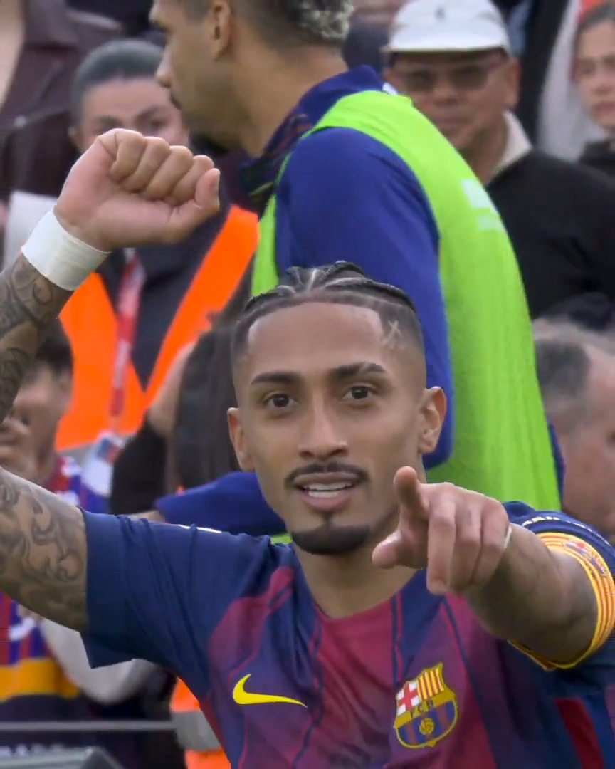 🤔 Fermín: "¿Cuántos goles llevas hoy?". 😜 Raphinha: "Mira... 1, 2 y... ¡Hat-trick!". 🔥 El Barça se divierte en el Camp Nou. #LALIGAEASPORTS