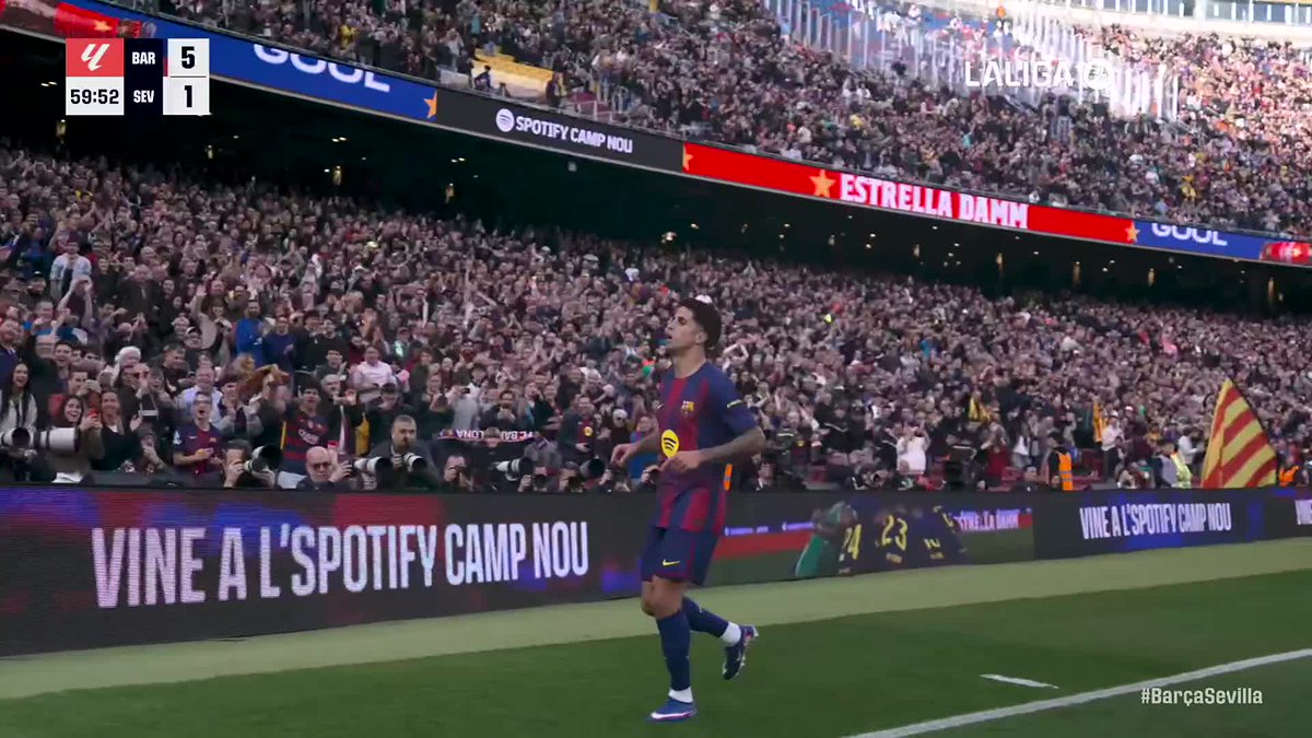Primer gol de Cancelo en el Spotify Camp Nou 😍 #BarçaSevilla | #LaLigaHighlights
