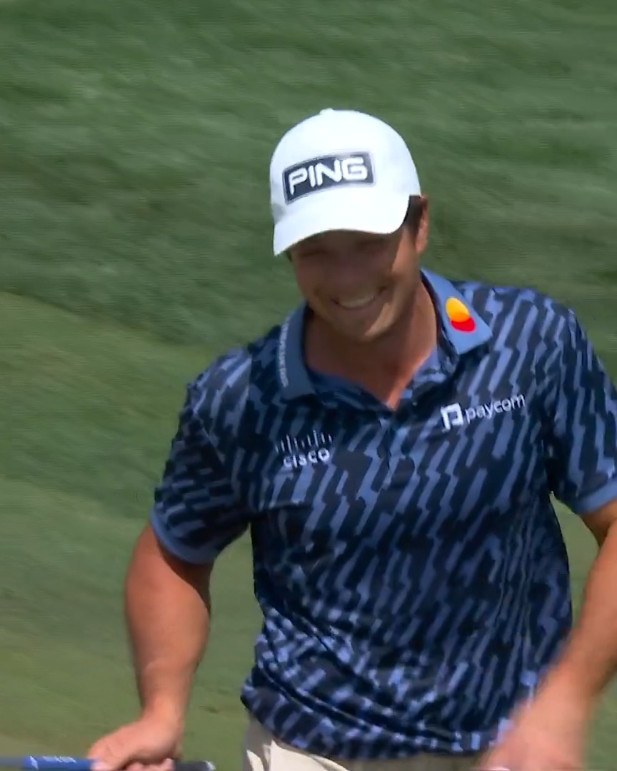 Hovi hole-out for eagle! Just like that Viktor is T2 THE PLAYERS 📺 NBC