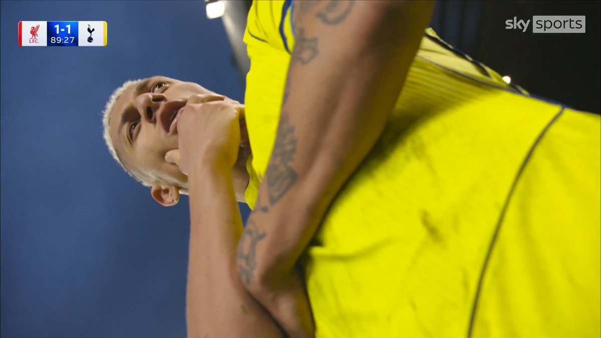 IT'S LEVEL! Richarlison scores in the 90th minute 🐦