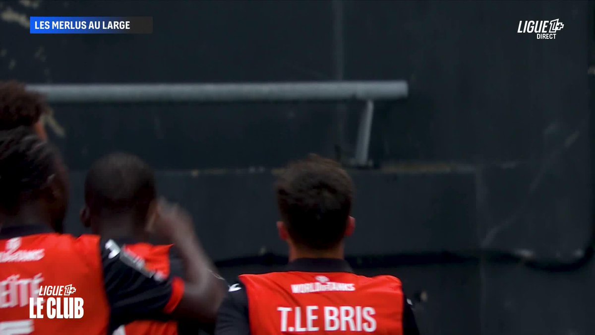 🚨 « 𝗖’𝗘𝗦𝗧 𝗡𝗢𝗧𝗥𝗘 𝗠𝗘́𝗧𝗥𝗢 𝗔̀ 𝗡𝗢𝗨𝗦 😁🛥️ » Ce supporter du FC Lorient se rend chaque week-end au stade… 𝗘𝗡 𝗕𝗔𝗧𝗘𝗔𝗨. 😅🧡 🎥 L1+