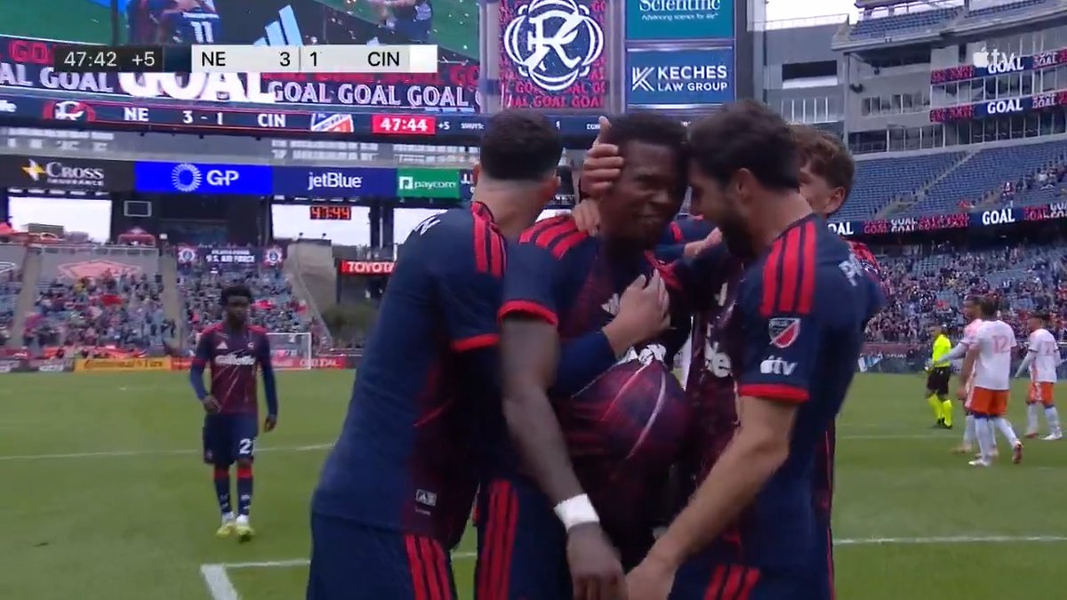 🇨🇴 DOBLETE de Brayan Ceballos. El colombiano marcó el 3-1 de #NewEnglandRevolution ante #FCCincinnati, al 45’+3