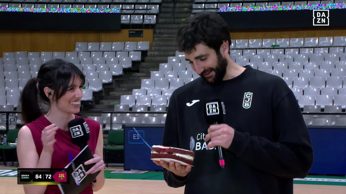 "Mi hijo quiere probar la tarta" 🎂😂 Ricky Rubio se lleva la tarta de cumpleaños de Jabari Parker 💚🖤 #LigaEndesaxDAZN 🏀