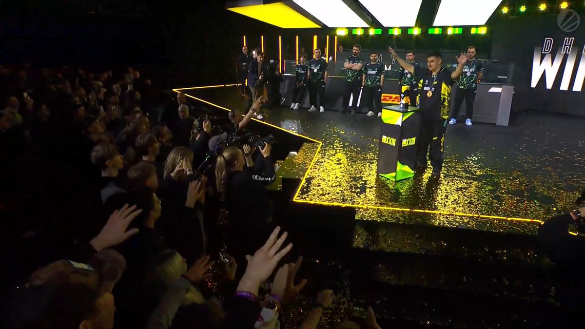 Let's hear from your #ESLProTour DHL MVP NAVI Makazze 🙏 stunna spoke with him after receiving the trophy 🏆 Deutsche Post und DHL News #ESLProLeague