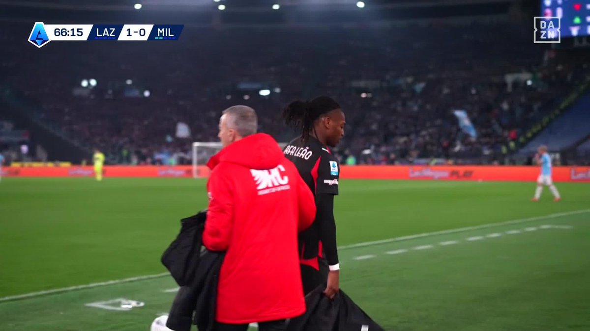 ¡MENUDO ENFADO DE RAFAEL LEAO! 😡 Allegri intentó abrazar al portugués tras ser sustituido… pero este no quiso saber absolutamente nada😤 #SerieAenDAZN 🇮🇹