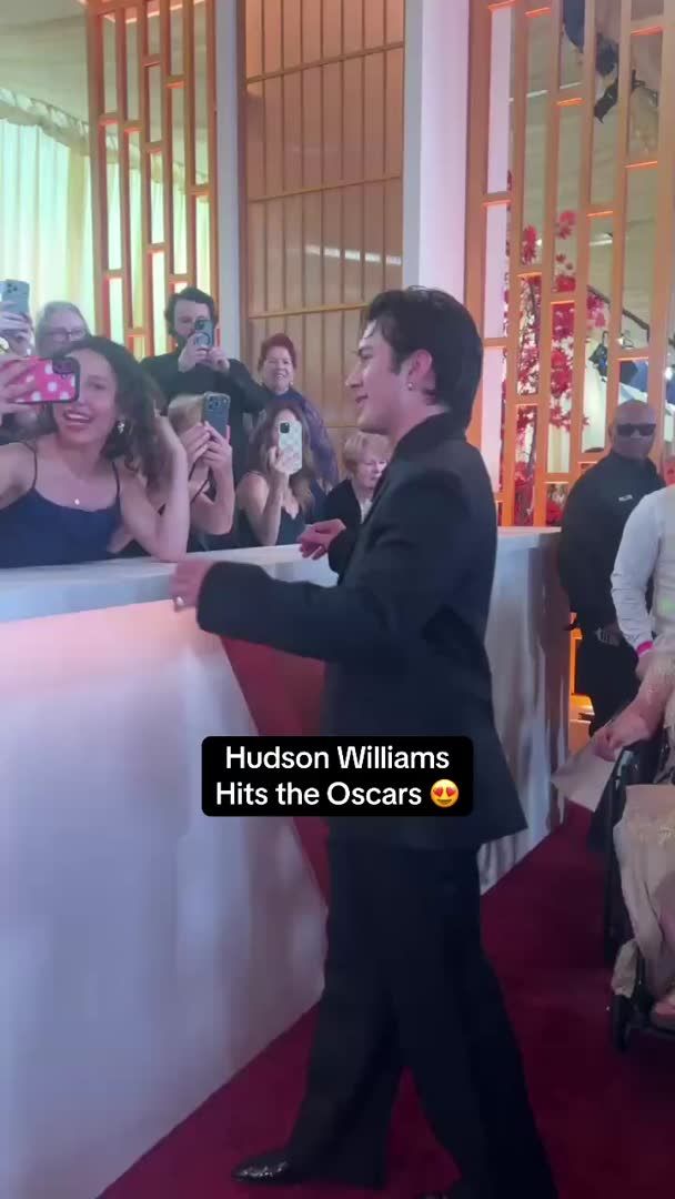That’s our Shane Hollander! #HudsonWilliams made sure to stop for fans on the #Oscars red carpet. #HeatedRivalry #Oscars2026
