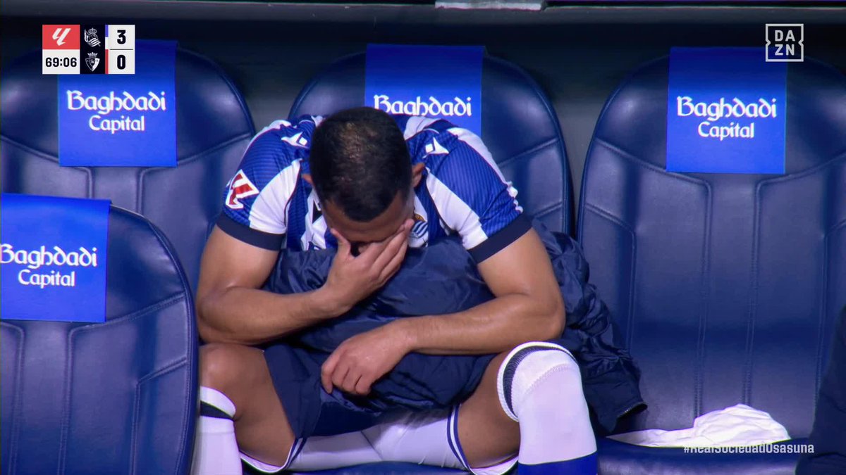 LA DUREZA DEL FÚTBOL 🥹💔 YANGEL, INCONSOLABLE EN EL BANCO 😔 Entró en el 64 y salió por lesión 6 minutos después #LALIGAenDAZN ⚽️