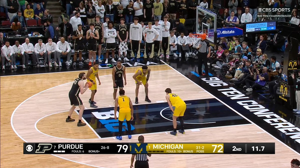 Dusty May sweating tampering? Or Yaxel Lendeborg forced to class? This Michigan team fell off 🤷‍♂️ 📉
