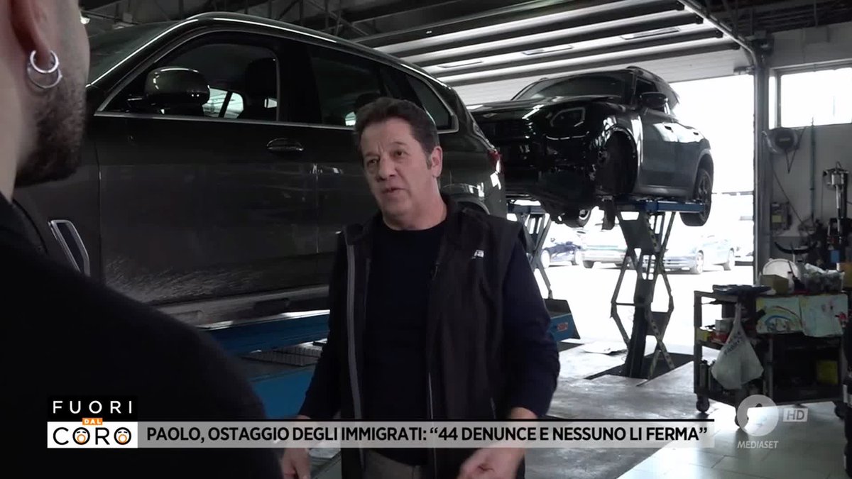 Paolo, proprietario di una carrozzeria a #Mestre, vive nel terrore a causa di un gruppo di immigrati stranieri violenti che popola la zona: ha subìto 44 furti per un valore di 2 milioni di euro di danni, oltre a frequenti minacce e aggressioni. #Fuoridalcoro