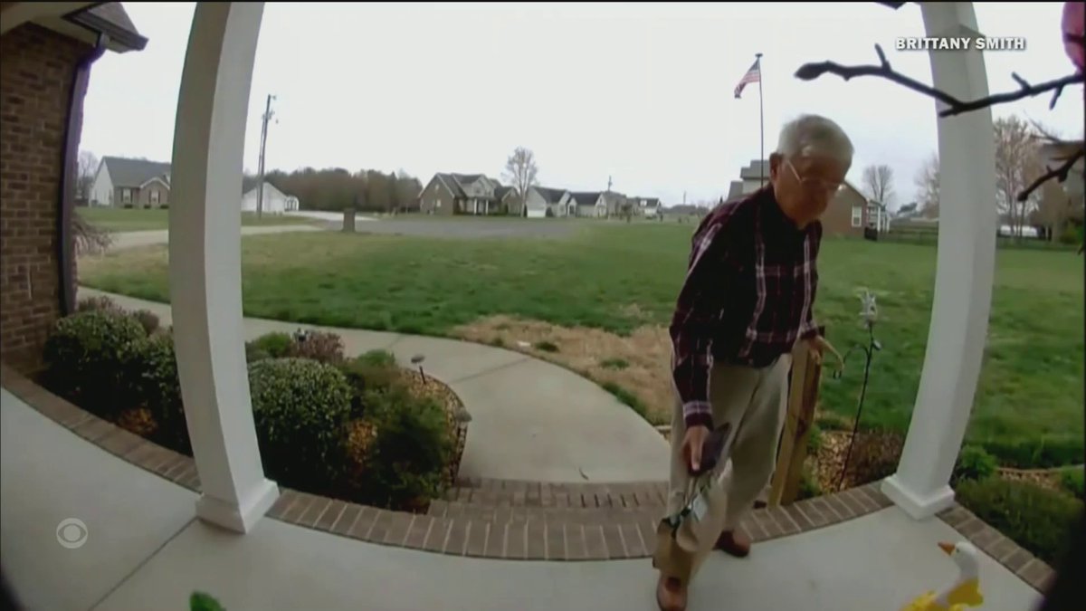 Richard Pulley, 78, says he was forced out of retirement and had to pick up a DoorDash gig after his wife unexpectedly lost her job. CBS News’ Jericka Duncan reports on what happened when one person saw him dropping off her delivery.