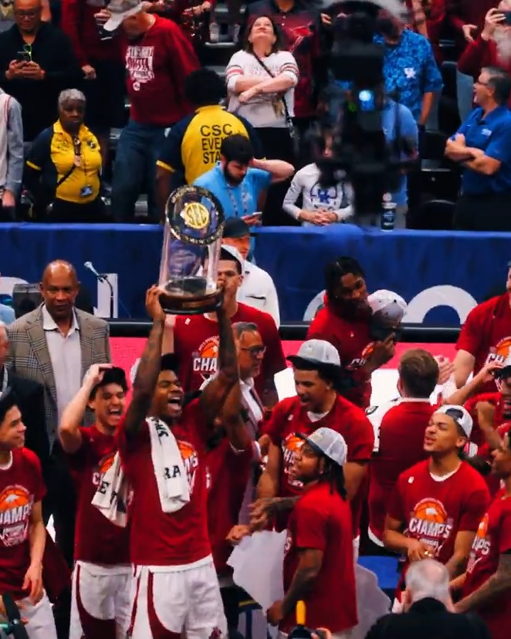 IN HOG HEAVEN ๐๐ Arkansas Razorbacks Menโs Basketball ๐ x #SECTourney