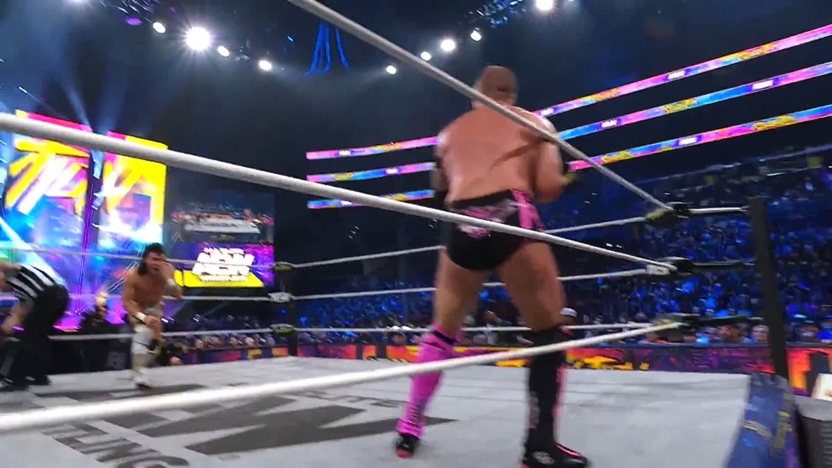 .dunkzilla - マーク・デイビス breaks up the pin just in time! Watch #AEWRevolution LIVE on PPV!