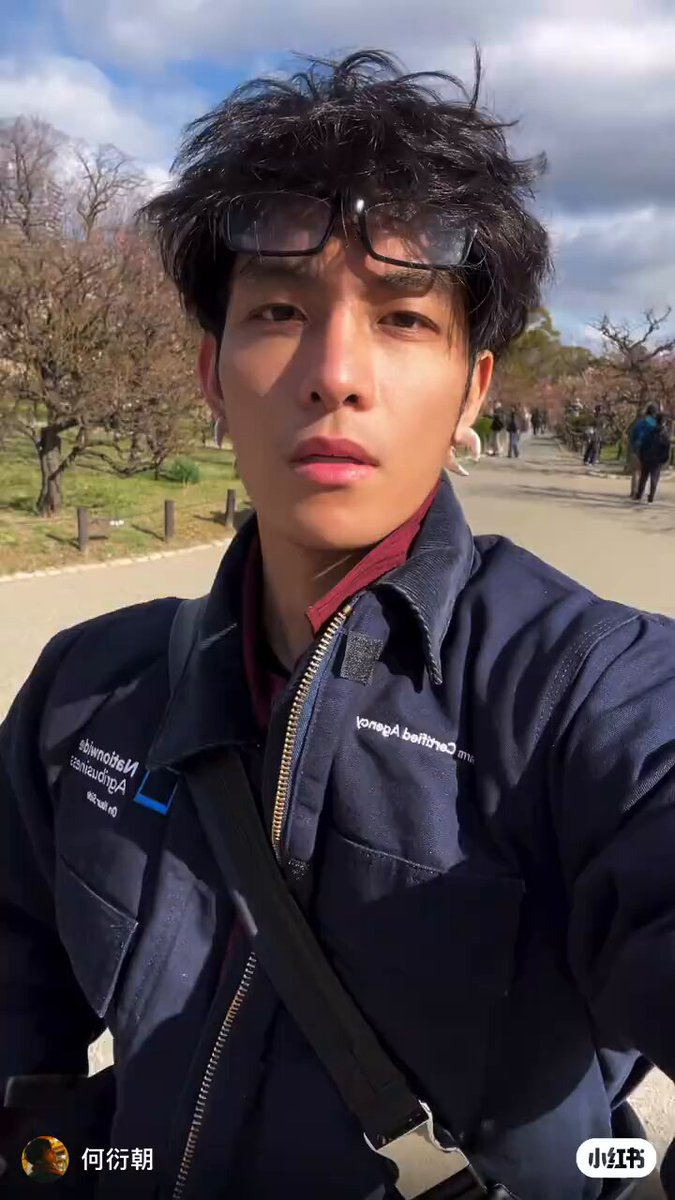 he really likes to wear big earrings 😳