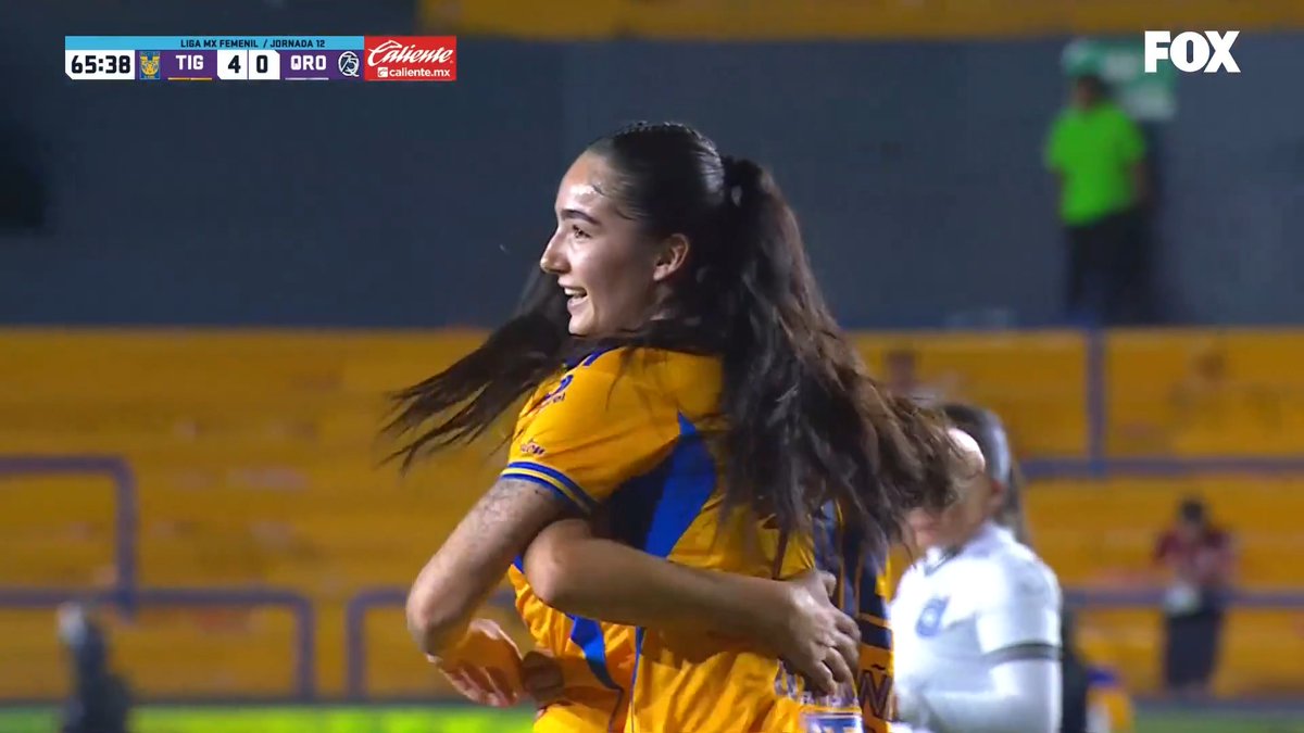 ¡Diana efectiva desde el punto penal para su tercer grito de gol! 🎯