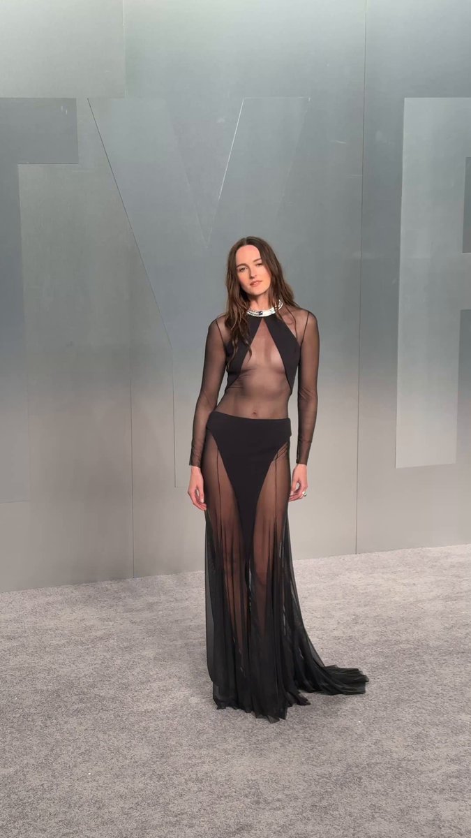 Renate Reinsve hits the #VFOscars carpet