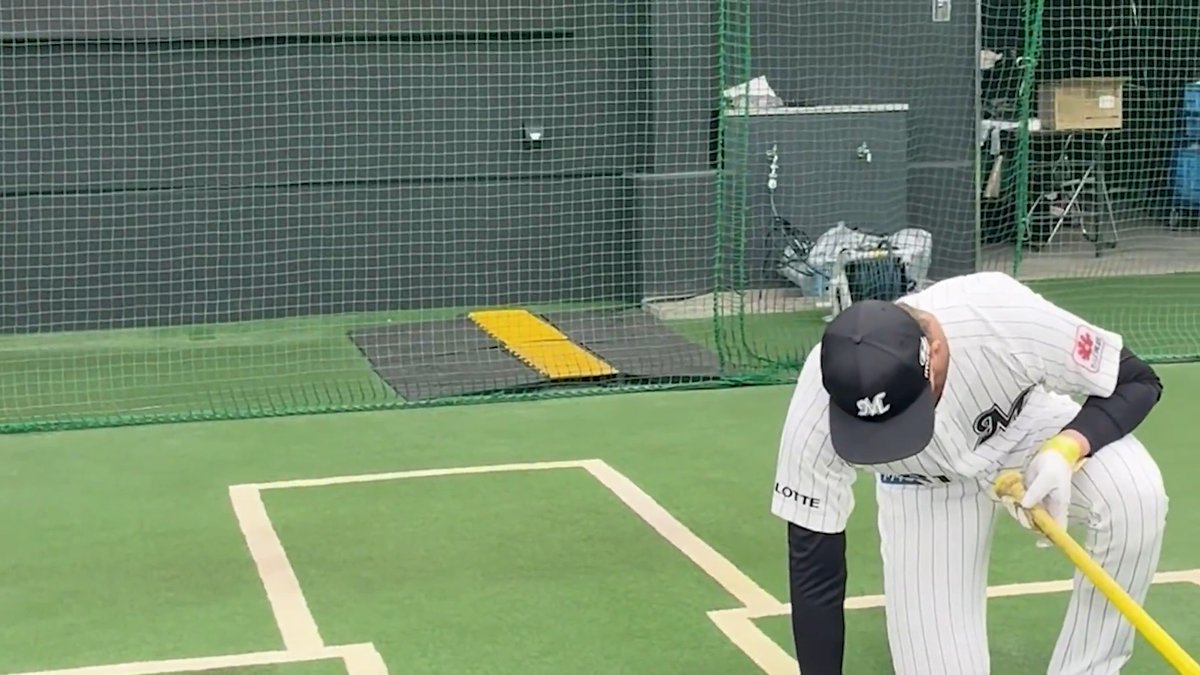 ／ パテレCM2026 千葉ロッテ編 近日公開⚾️‼️ ＼ 「パテレが見たーい！」でお馴染みのCMを今年も公開🔥 マリーンズから出演するのはダイナマイトなアノお方⁉️ 公開に先駆けて撮影の模様をちょっとだけお届け👀✨ お楽しみに🙌 #chibalotte