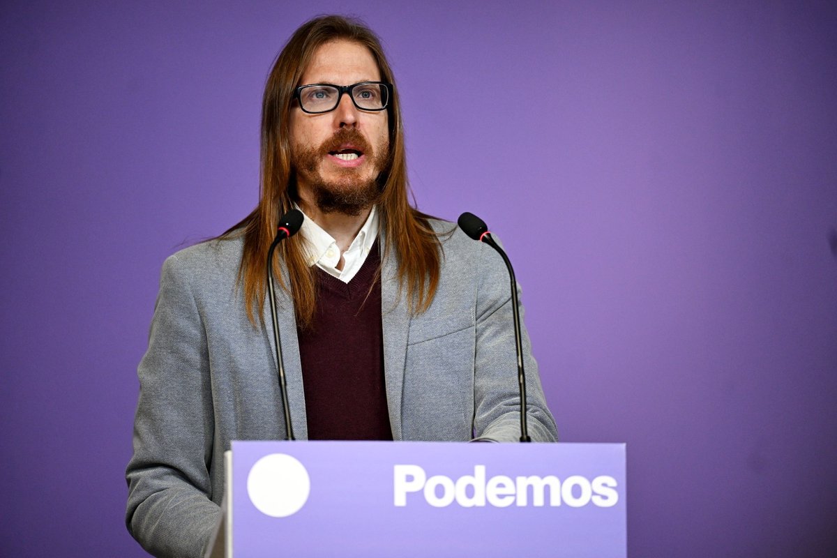 "Los resultados en CyL consolidan el avance de la EXTREMA DERECHA,lo cual para nosotros es una mala noticia". Claro que es una mala noticia para ti, puesto que tú eres la EXTREMA IZQUIERDA. Y porque te toca regresar al kiosco, a pelopantenear