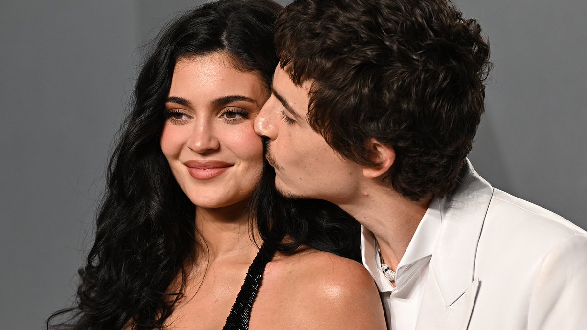 Kylie Jenner and Timothee Chalamet enjoyed a date night out at the Oscars Vanity Fair party.