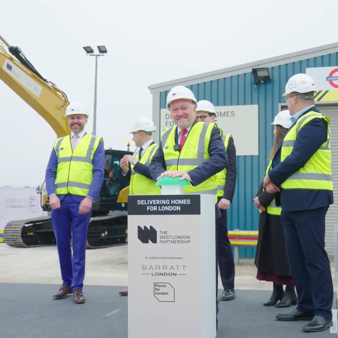 🏠 900 new homes ✅ 50% affordable 🌳 Largest Passivhaus development in Europe 🚉 A stone’s throw from Acton Town station It was fantastic to celebrate breaking ground on this Places for London Barratt London development at Bollo Lane.