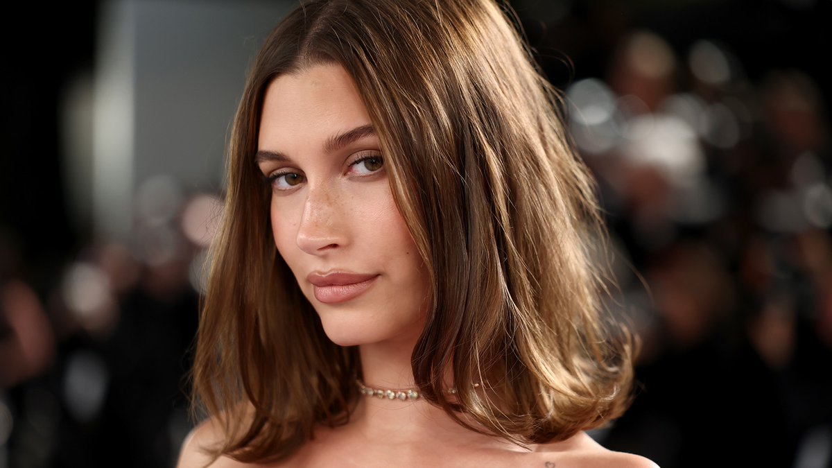 Hailey Bieber turned heads at Vanity Fair's annual Oscars posed with husband Justin Bieber. See her red carpet look.