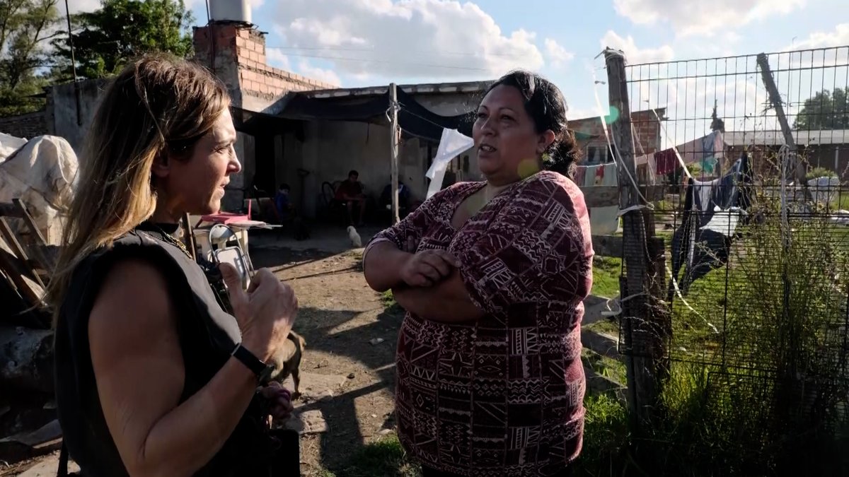 Presa Diretta de la RAI hace algo tan elemental y gráfico como visitar obras públicas abandonadas en diciembre de 2023. Impensado en un noticiero de la TV argentina.