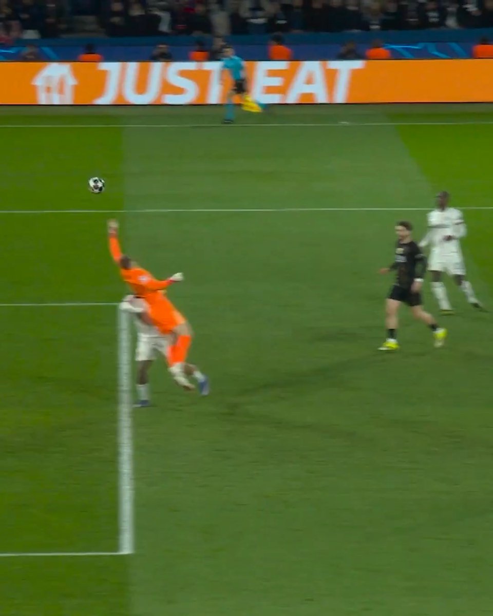 Vitinha's lob 🤤 #UCL
